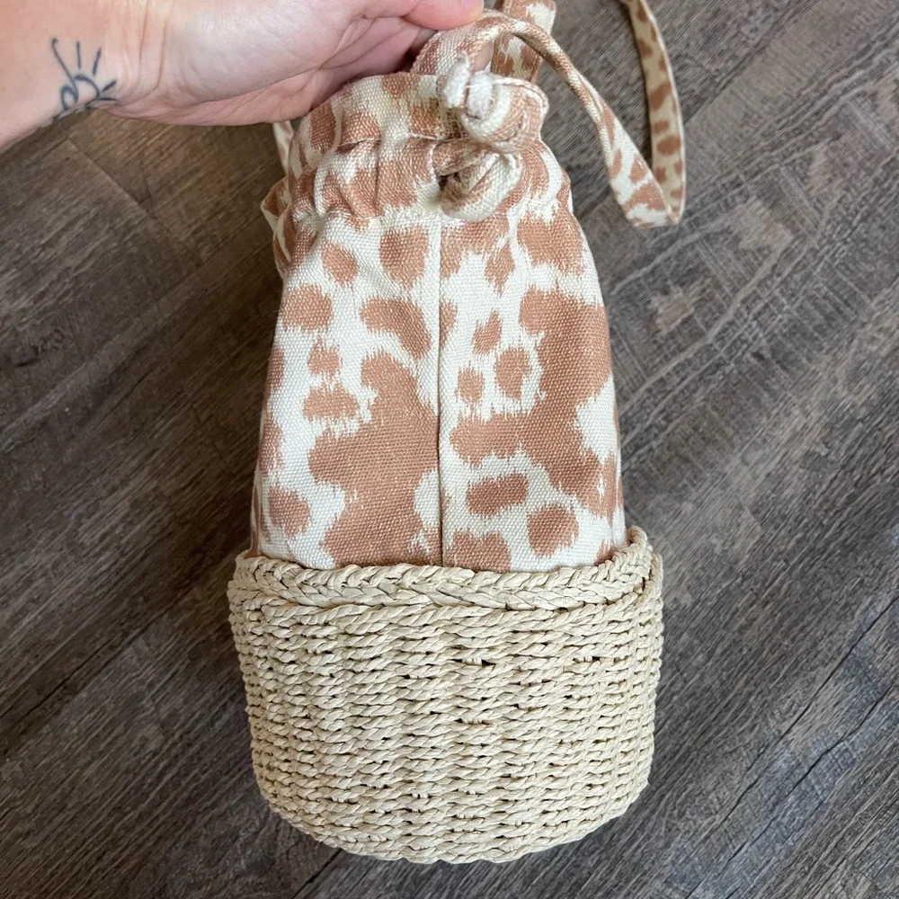 NWOT Aerie straw bottom bucket bag - Picture 5 of 11